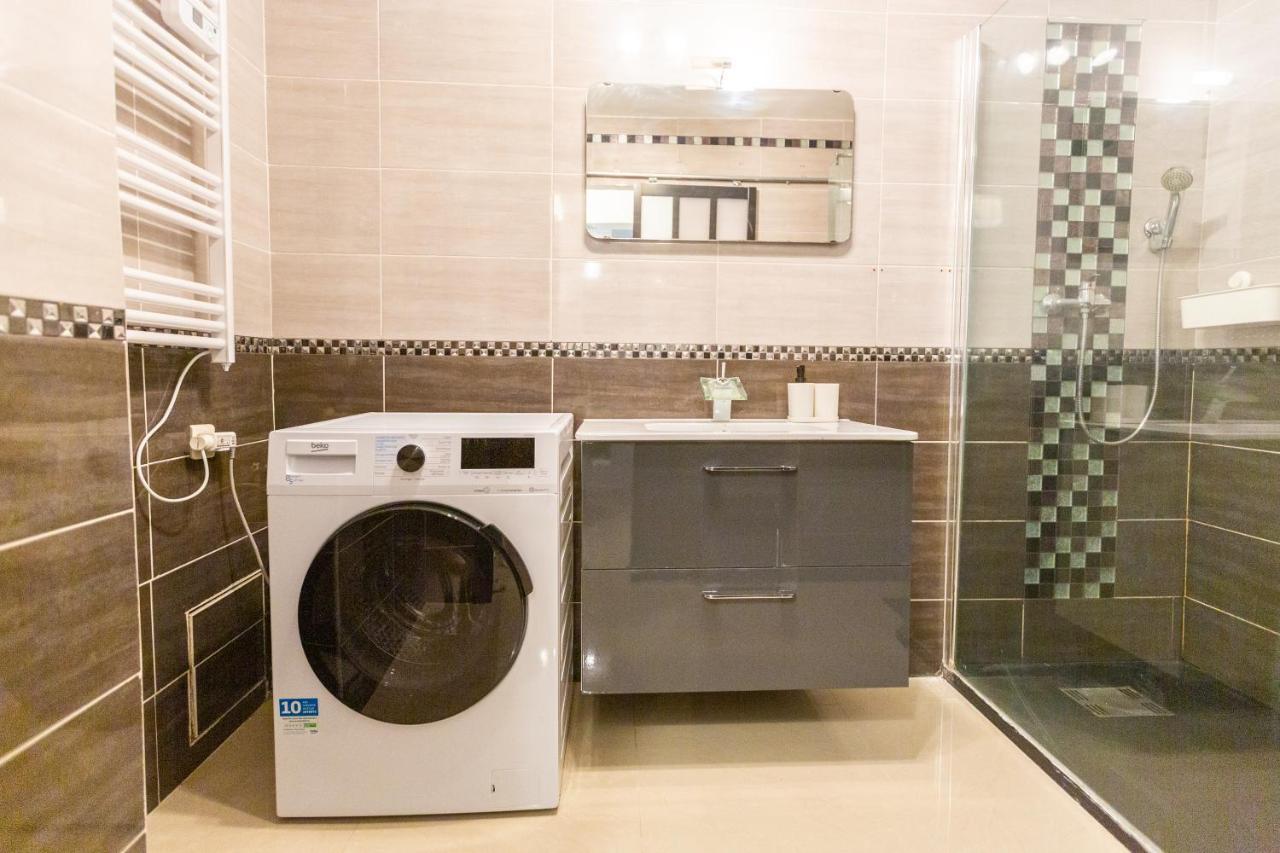 Superbe T4 Renove Spacieux Avec Stationnement Libre Et Gratuit *