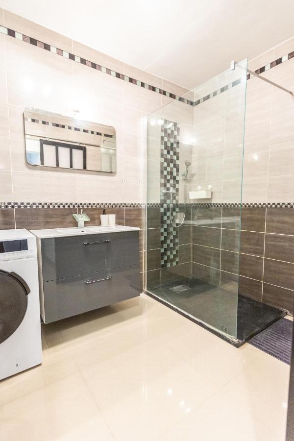 Superbe T4 Renove Spacieux Avec Stationnement Libre Et Gratuit Apartment *