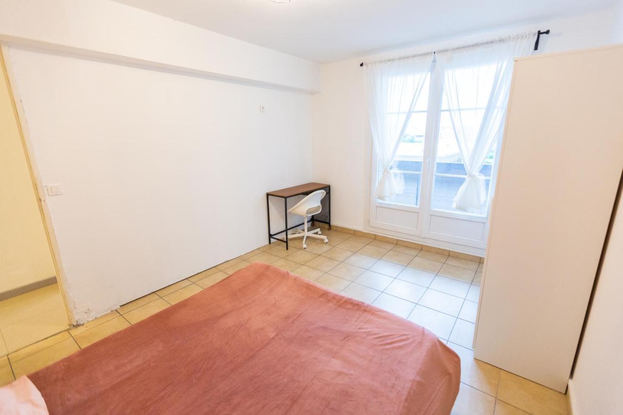 Superbe T4 Renove Spacieux Avec Stationnement Libre Et Gratuit Apartment