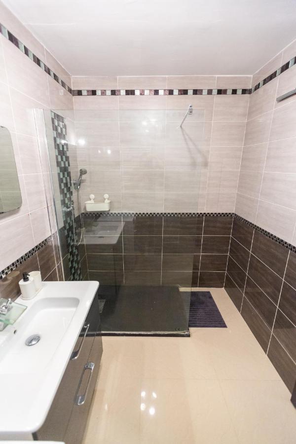 Superbe T4 Renove Spacieux Avec Stationnement Libre Et Gratuit Apartment *